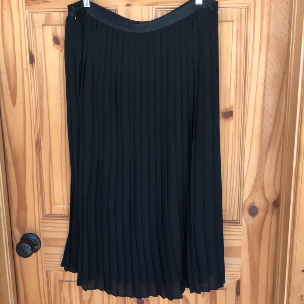 Banana Republic Black accordion Pleated Skirt midi size 14 large xl long womens